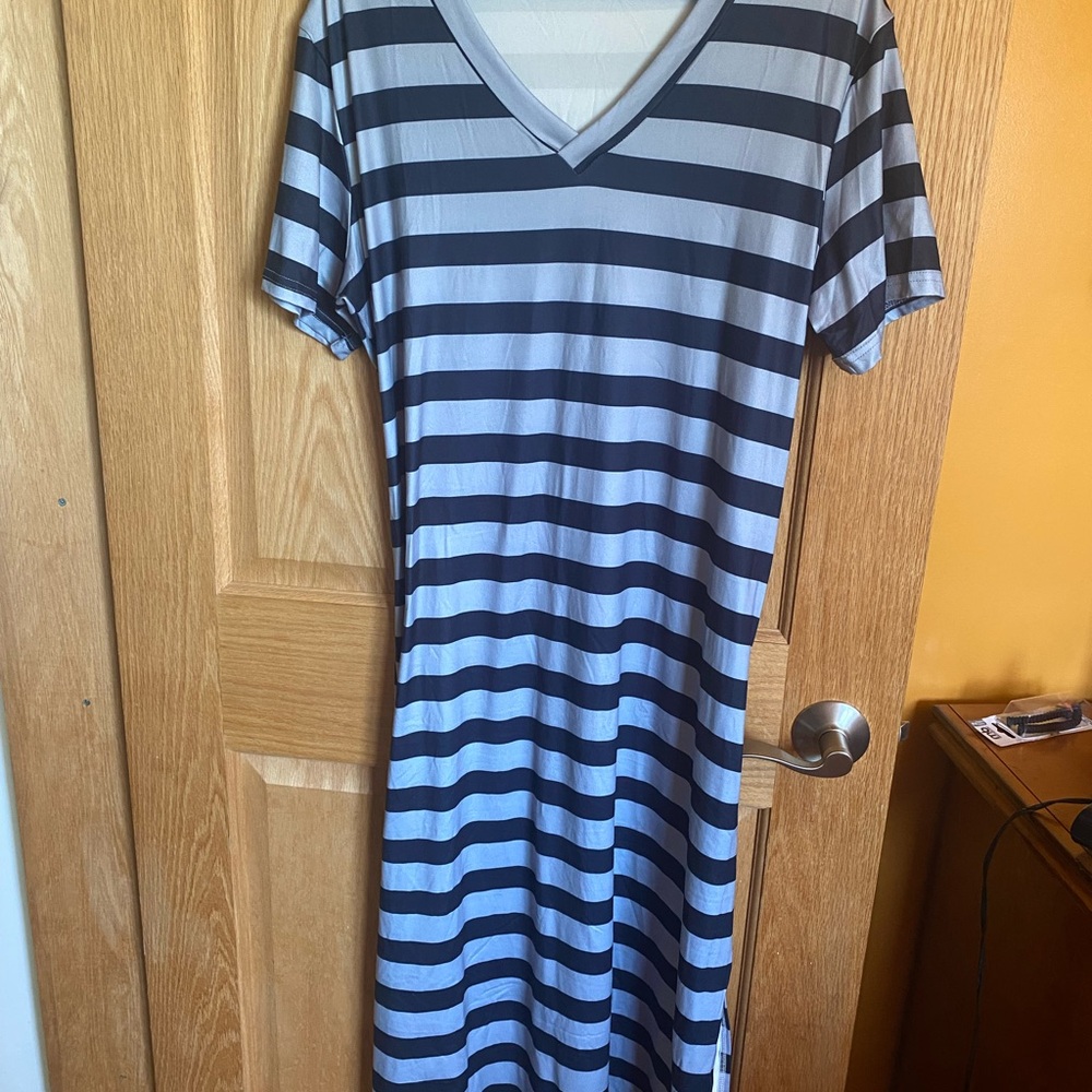 New without tag,Striped blue T-Shirt maxi dress. - Picture 4 of 4